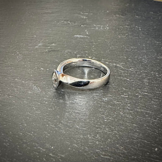 Pre owned 18ct white gold rub-over set maquis diamond ring - 0.25ct.