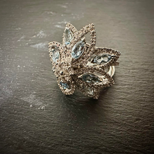 Pre-Owned: 18ct white gold Diamond & Aquamarine dress ring.