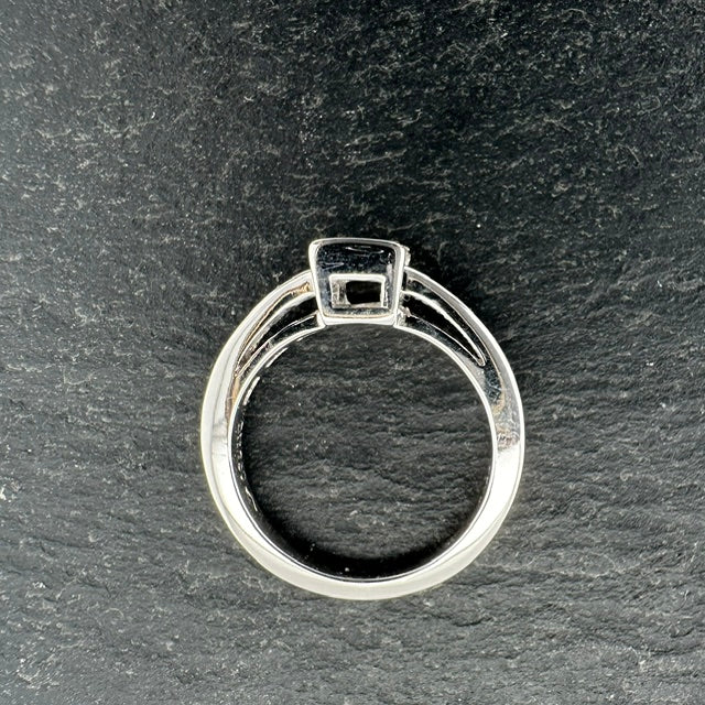 Pre-Owned: Precious white metal baguette & carre cut diamond set ring.
