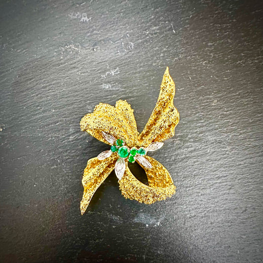 Pre-Owned:  18ct yellow gold emerald & diamond set cruciform brooch - 0.09ct