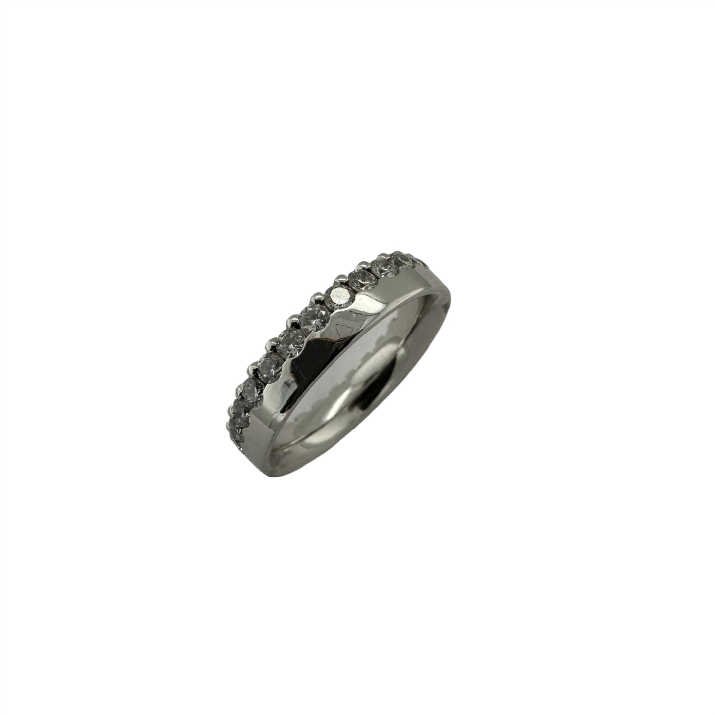 Timeless diamond offset claw ring. Henry D Johnstone Jewellers. Alderley Edge, Poynton, Cheshire.