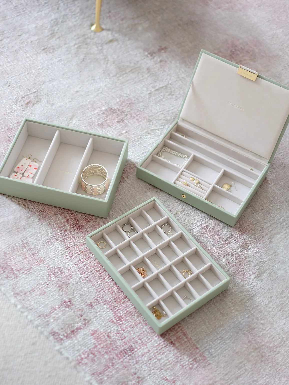 Stackers classic jewellery box - Sage Green.
