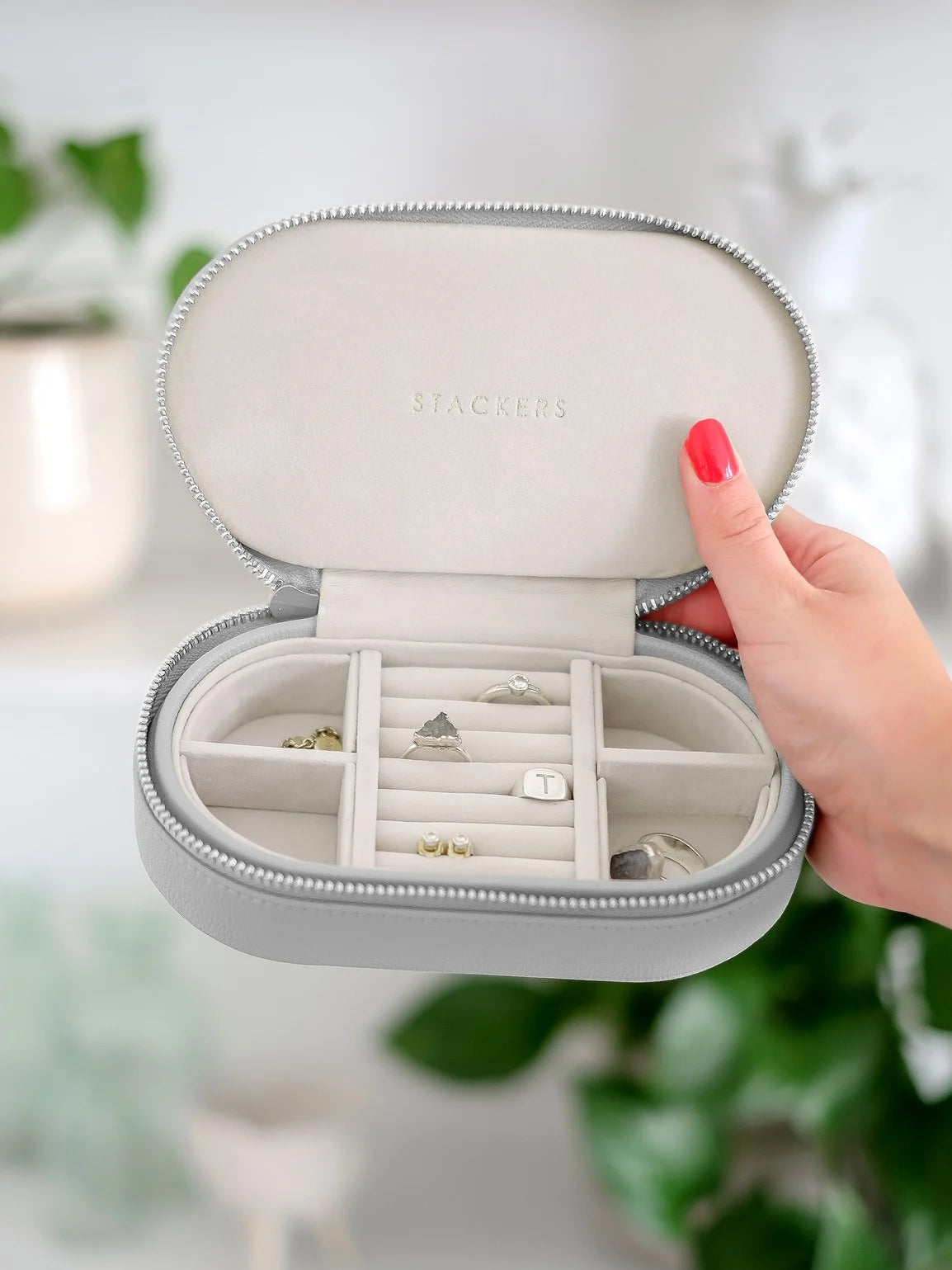 Stackers oval zipped travel jewellery box - Pebble Grey.