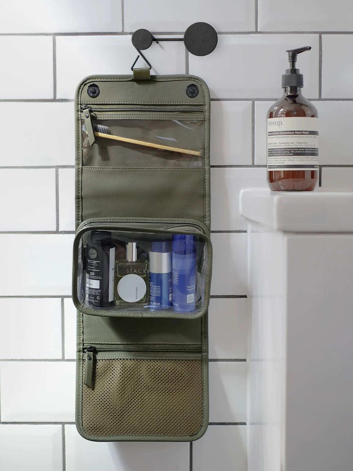 Stackers hanging wash bag - Olive green.