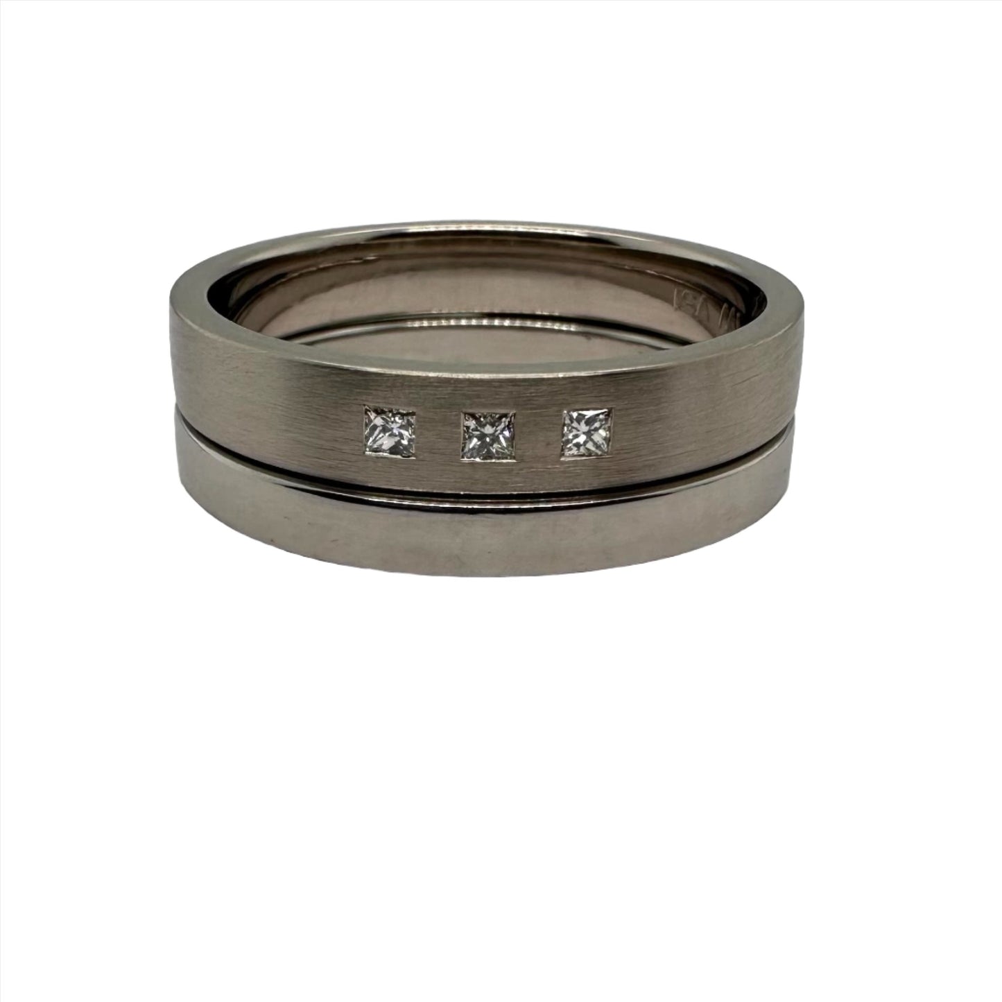 Two tone diamond set ring