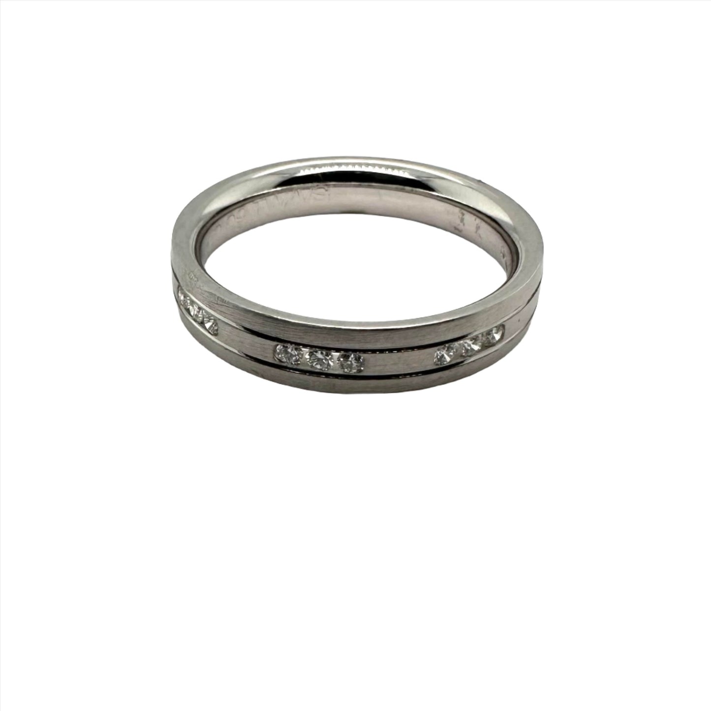 Elegant diamond set milled centre band