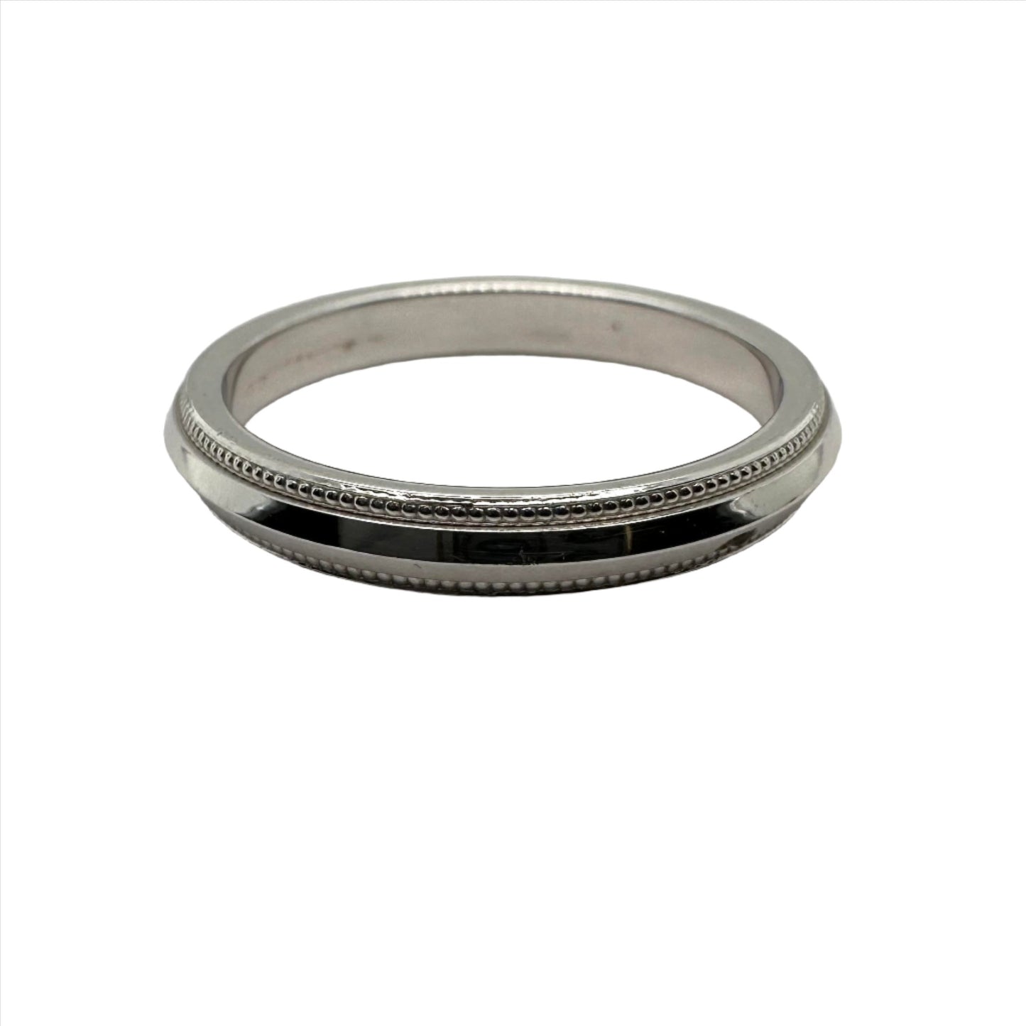 18ct white gold 2.9mm diamond cut wedding band.