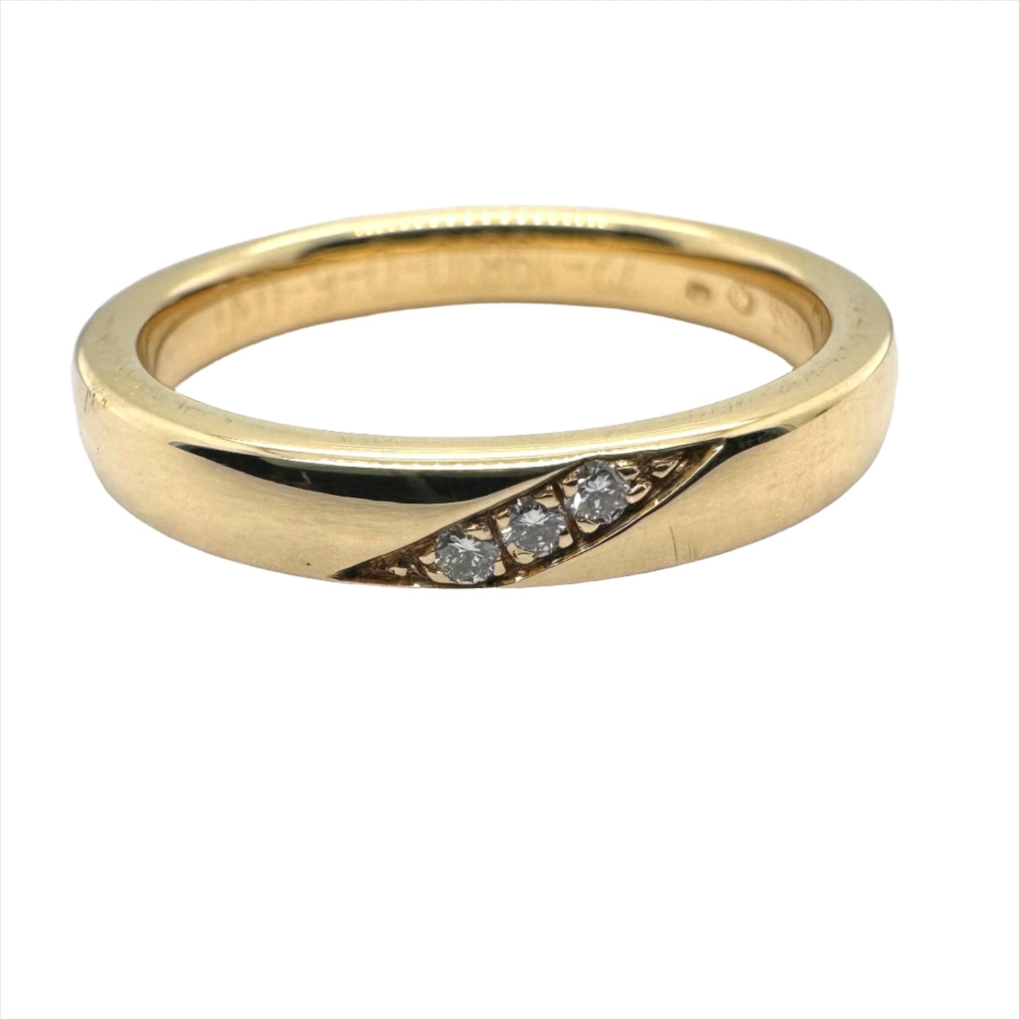 Elegant 18ct Gold Wedding Ring with Sparkling 0.03ct Diamond Accent