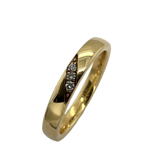 3.0mm Gold Wedding Band with 0.03ct Diamond. Henry D Johnstone Jewellers. Alderley Edge, Poynton, Cheshire.