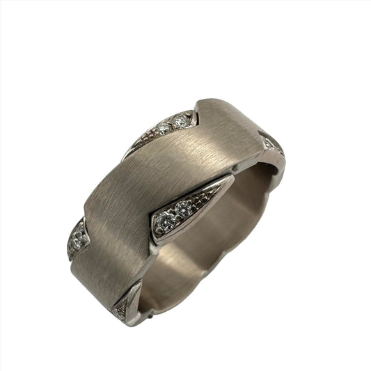 Staggered edged round brilliant cut diamond ring. Henry D Johnstone Jewellers. Alderley Edge, Poynton, Cheshire.