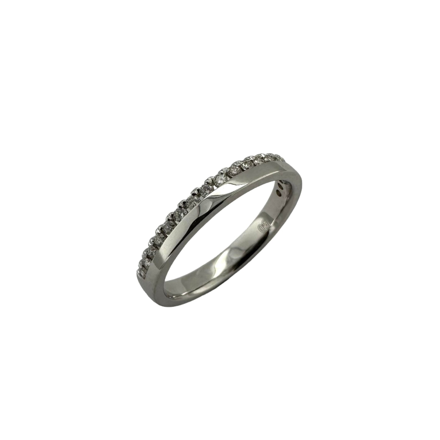 18ct white gold 3.0mm wedding band with round brilliant diamonds. Henry D Johnstone Jewellers. Alderley Edge, Poynton, Cheshire.