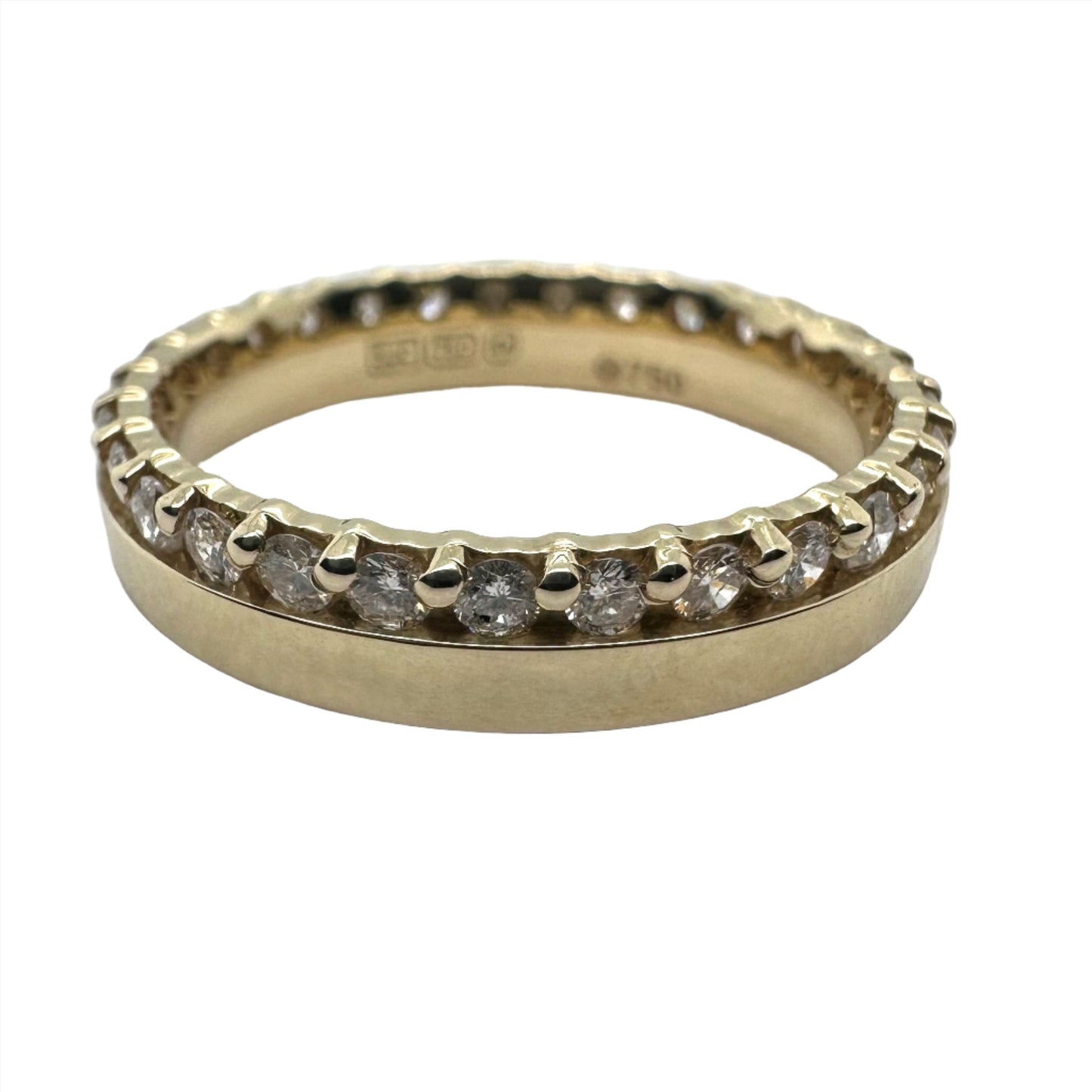 18ct yellow gold wedding ring adorned with round brilliant cut diamonds