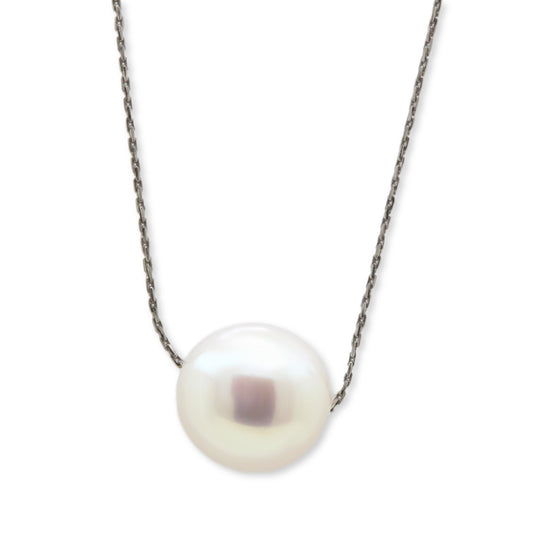 18ct white gold 8.0mm freshwater pearl slider necklace.