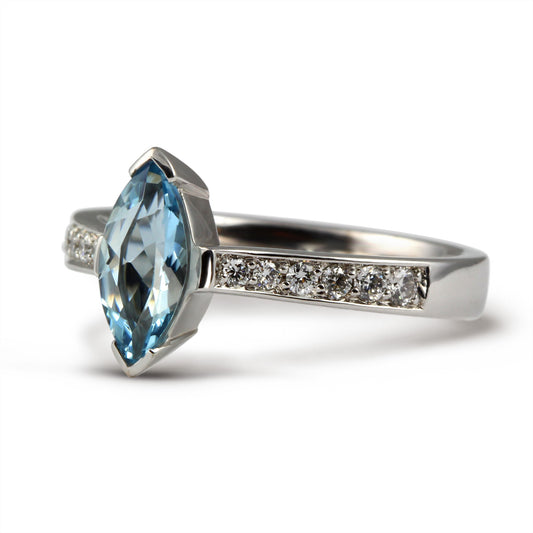 18ct White Gold Marquise cut Aquamarine with Diamond set shoulders Dress Ring.