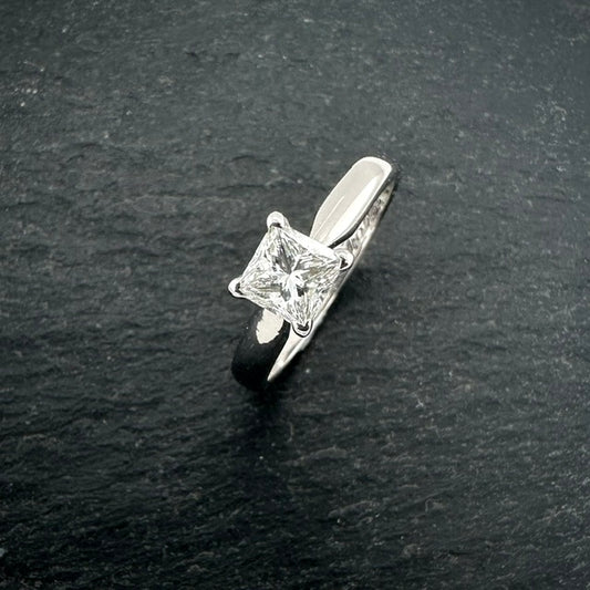 Pre-Owned: Platinum princess cut diamond solitaire ring in a four claw setting.