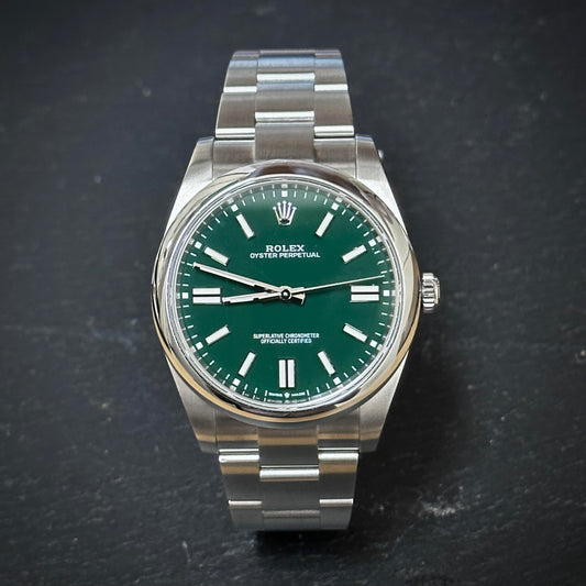 Pre-Owned: Unworn stainless steel Rolex 41.0mm 124300 ' Non-date' bracelet watch.