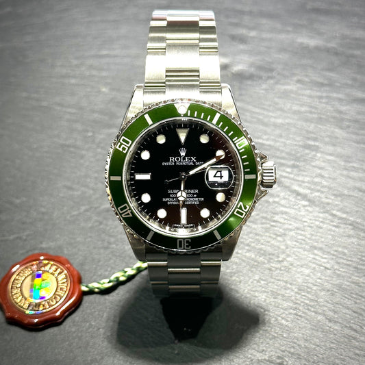 Pre-owned: Unworn stainless steel Rolex 40.0mm 16610LV 'Sub-Mariner Date Kermit'  bracelet watch.