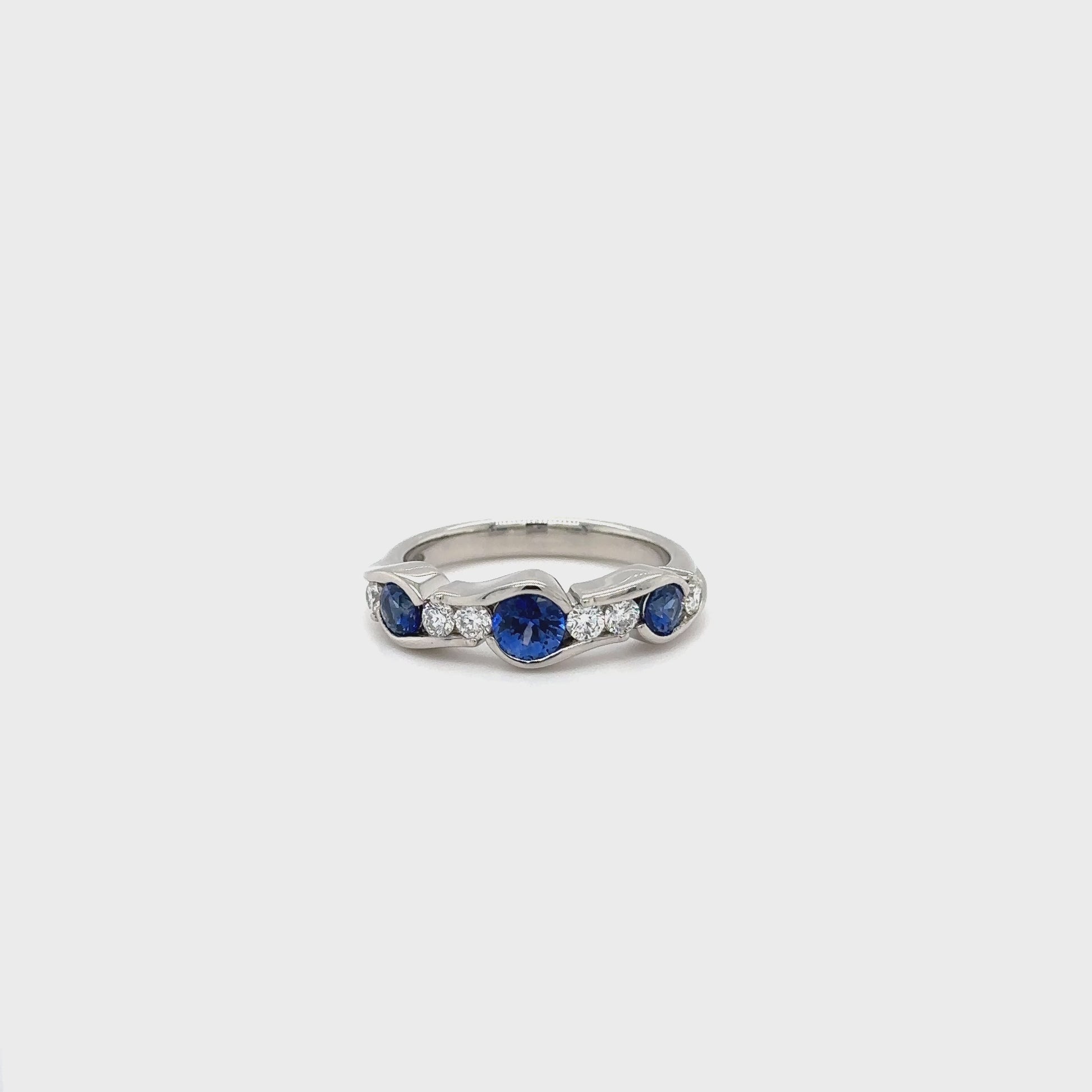 mesmerising blue sapphire and diamond ring in action