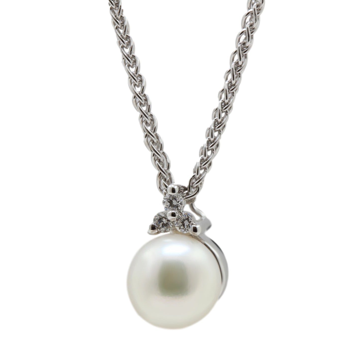 18ct white gold 7.0mm cultured pearl & trefoil diamond slider pendant.