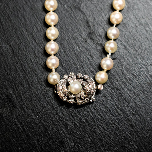 00016102 Pre-Owned: One graduated cultured pearl necklace with diamond set clasp - 0.45ct.